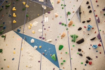 13 Tips for Getting Into Indoor Climbing