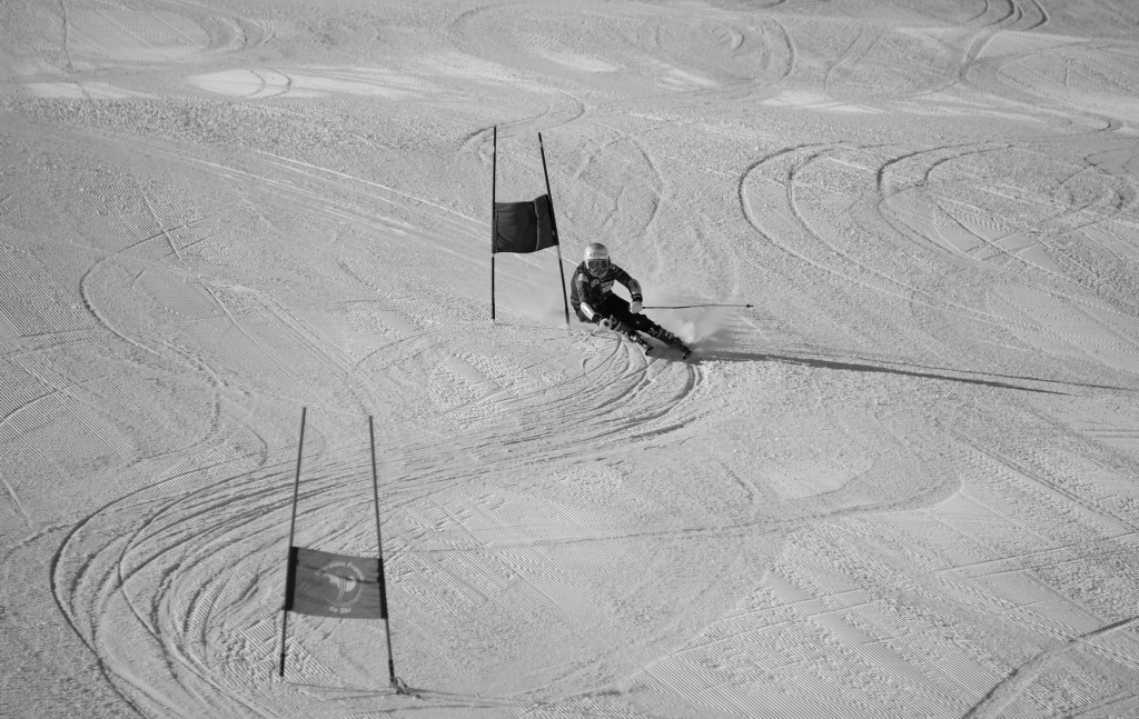 Julia Mancuso skiing