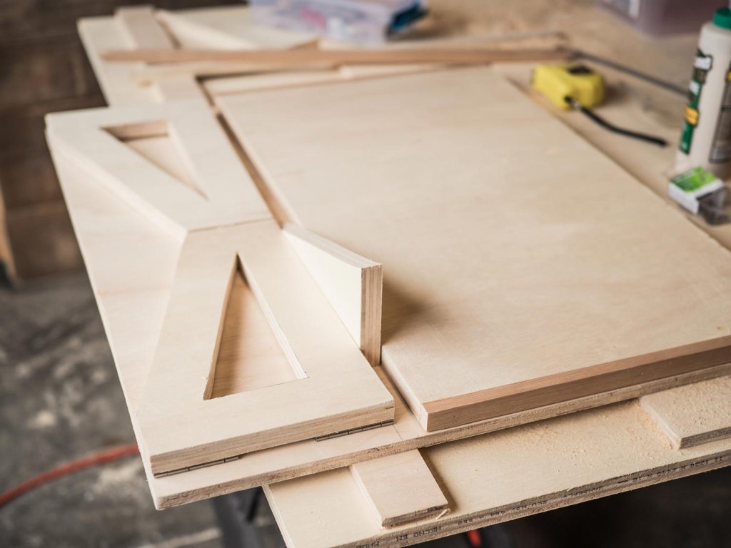 Table hinges