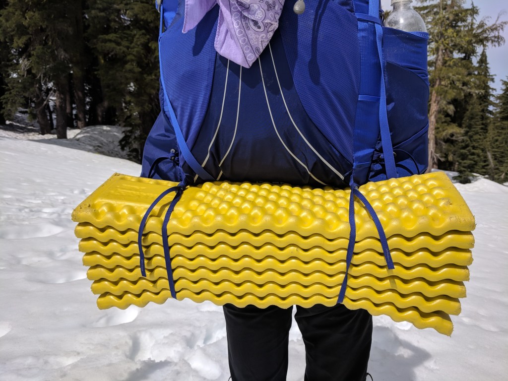 Sleeping pad straps