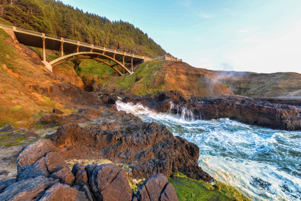 Tidepool Bridge on the Oregon coast. Photo credit: Jonathan Miske, Flickr.