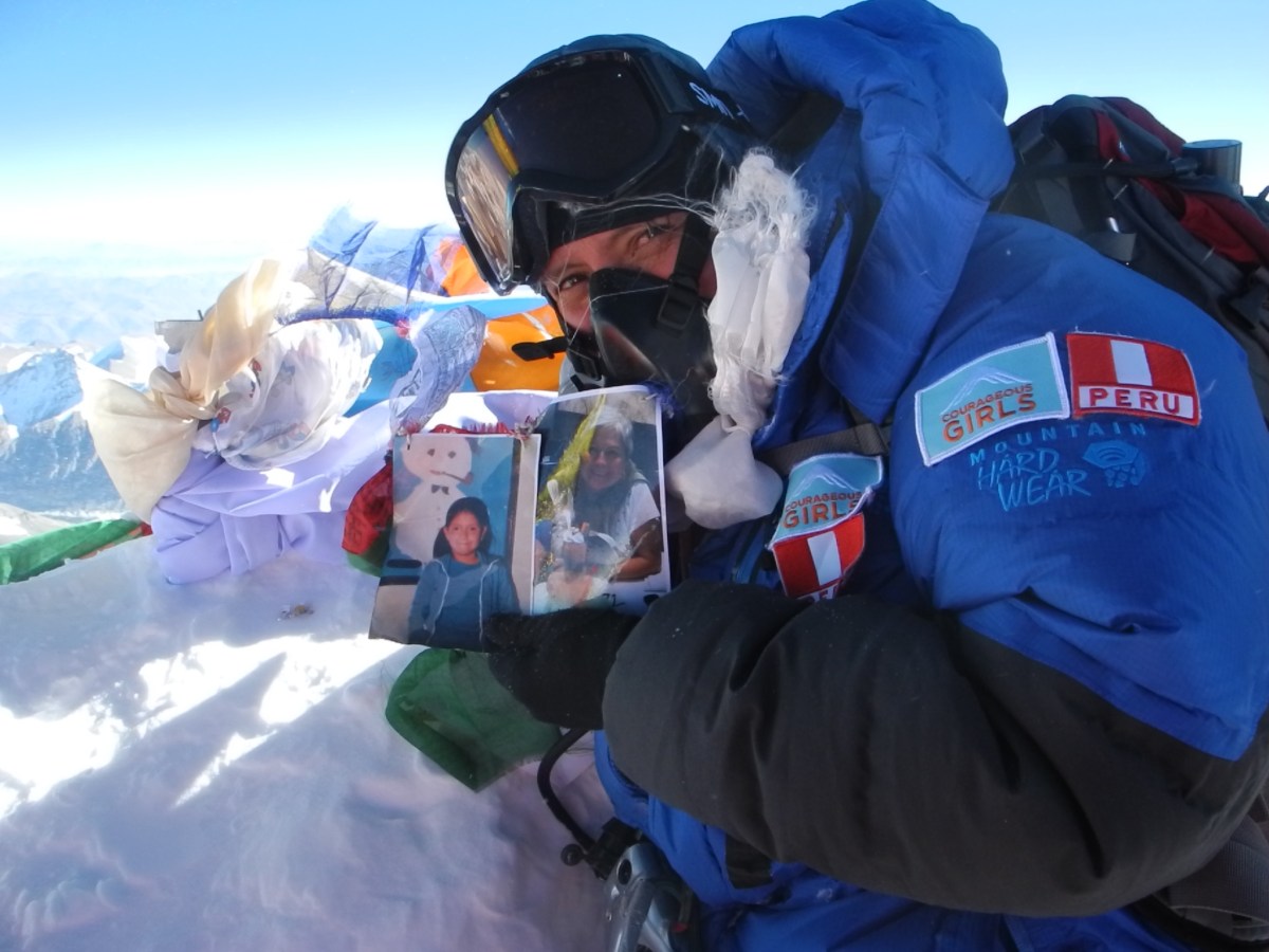 Vasquez-Lavado shows a picture of herself and her mother at the summit of Everest.