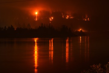 A picture of the Eagle Creek Wildfire from across a river.