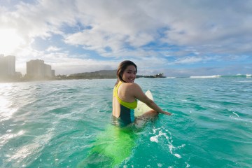Jade Darmawangsa surfing